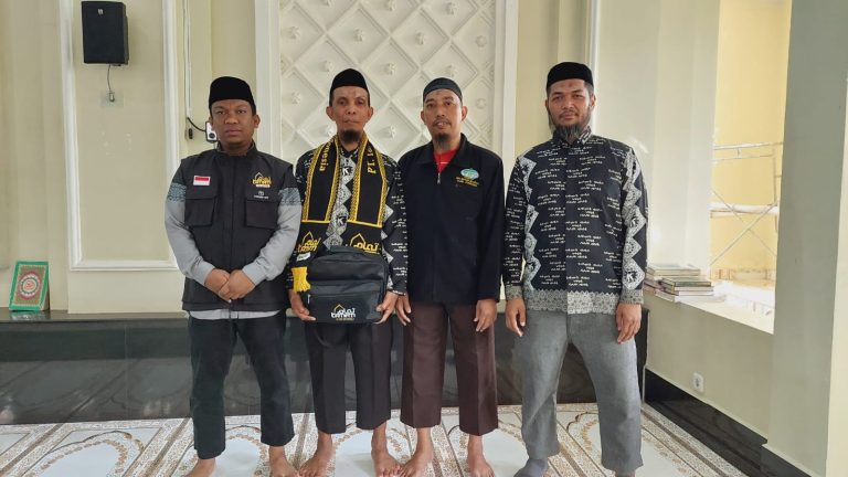 Dai Berprestasi dari Pinrang Berangkat Umrah, Hadiah dari Tamam Travel